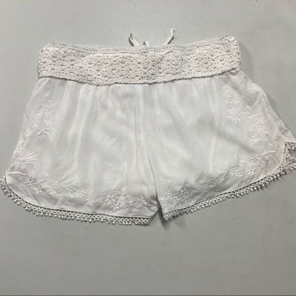 RUE 21 Women’s White Crepe Floral Crochet Shorts Size Small - Picture 11 of 11
